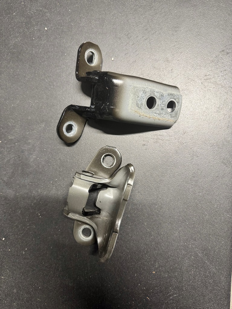 фото №1, Toyota corolla cross 2023 2024 петли дверь правый перед