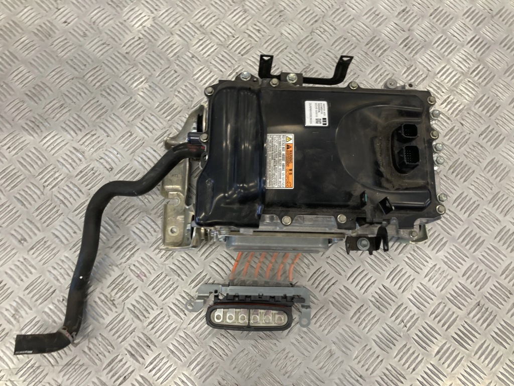 Купити Інвертор інвертор toyota yaris iv 20- 1.5 hybrid