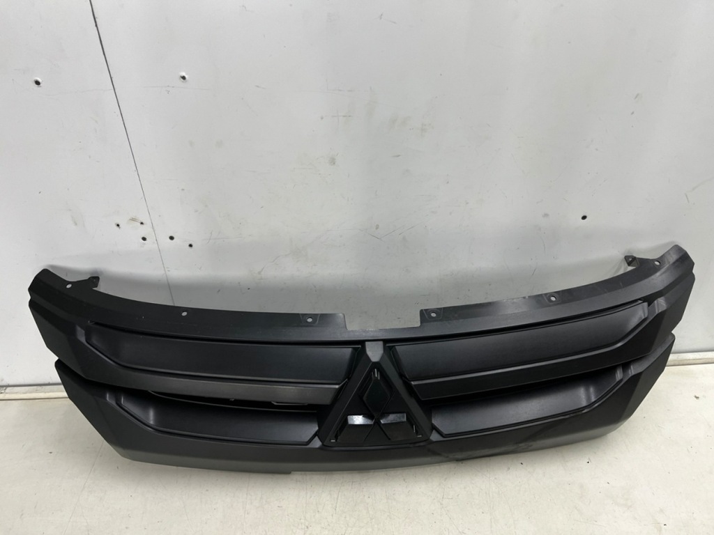 фото №12, Решётка радиатора mitsubishi l200 5 v 19r.- решётка радиатора передняя накладка бампера значок