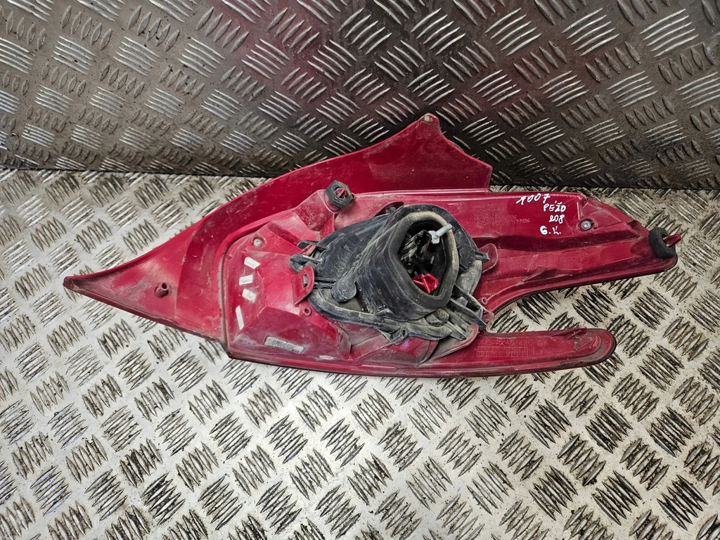 фото №7, Peugeot 208 2015 задняя сторона левая лампа задняя