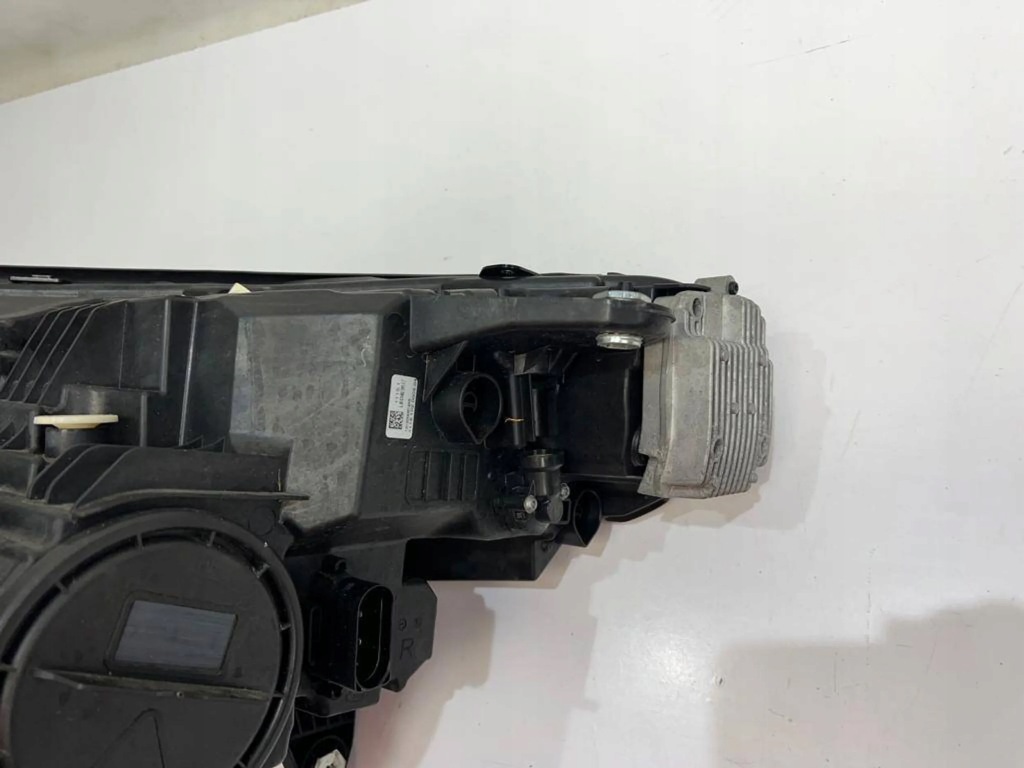 Tesla model 3 3 17-20 фара full led левая перед с Разборки