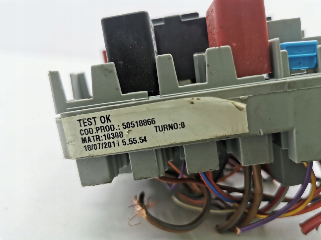 фото №7, Alfa romeo giulietta 2010 рамка / модуль предохранителей