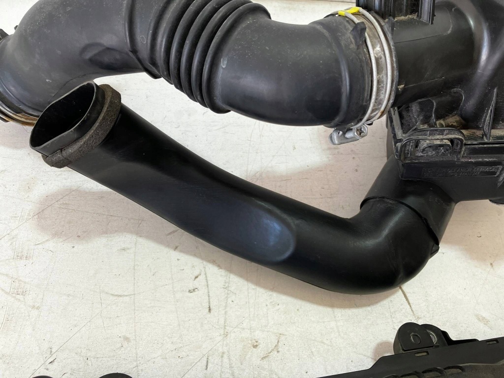 C-hr chr 1 рестайлинг  2.0 гибрид корпус фильтра воздуха резонатор труба ловушка Киев