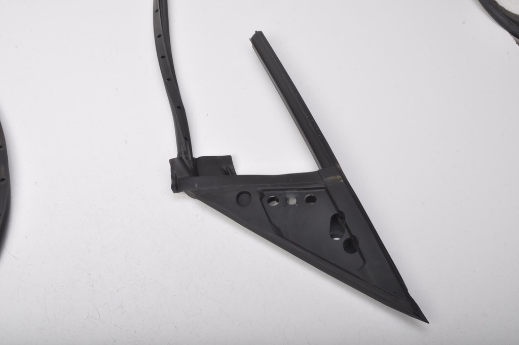 фото №6, Maserati levante sq4 прокладка двері правий перед