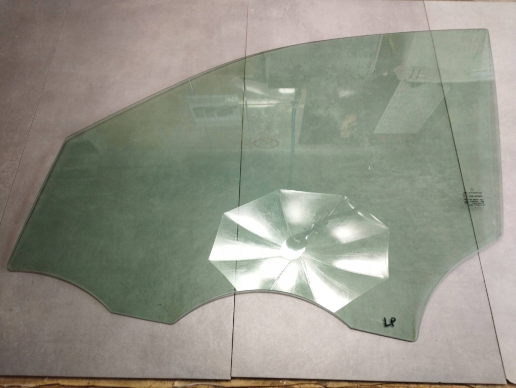 Купити Mercedes-benz gle w166 2017 скло ліва перед