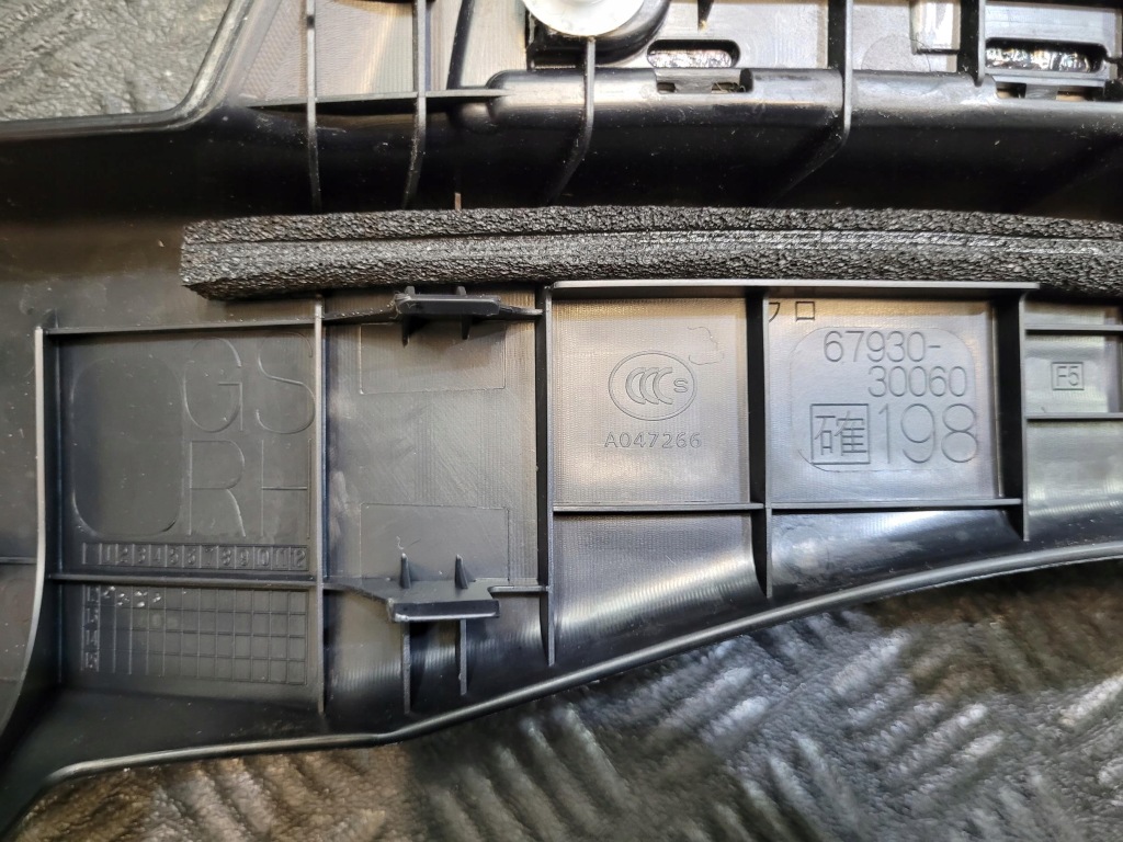 Молдинг накладка порог задний  левая 67940-30060 lexus gs 4 iv gs250 12- Недорого