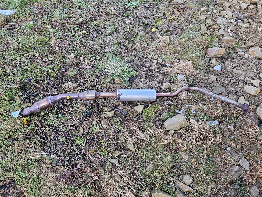 фото №1, Гасник вихлоп труба каталізатор середній toyota prius ii 1.5 гібрид 2006r