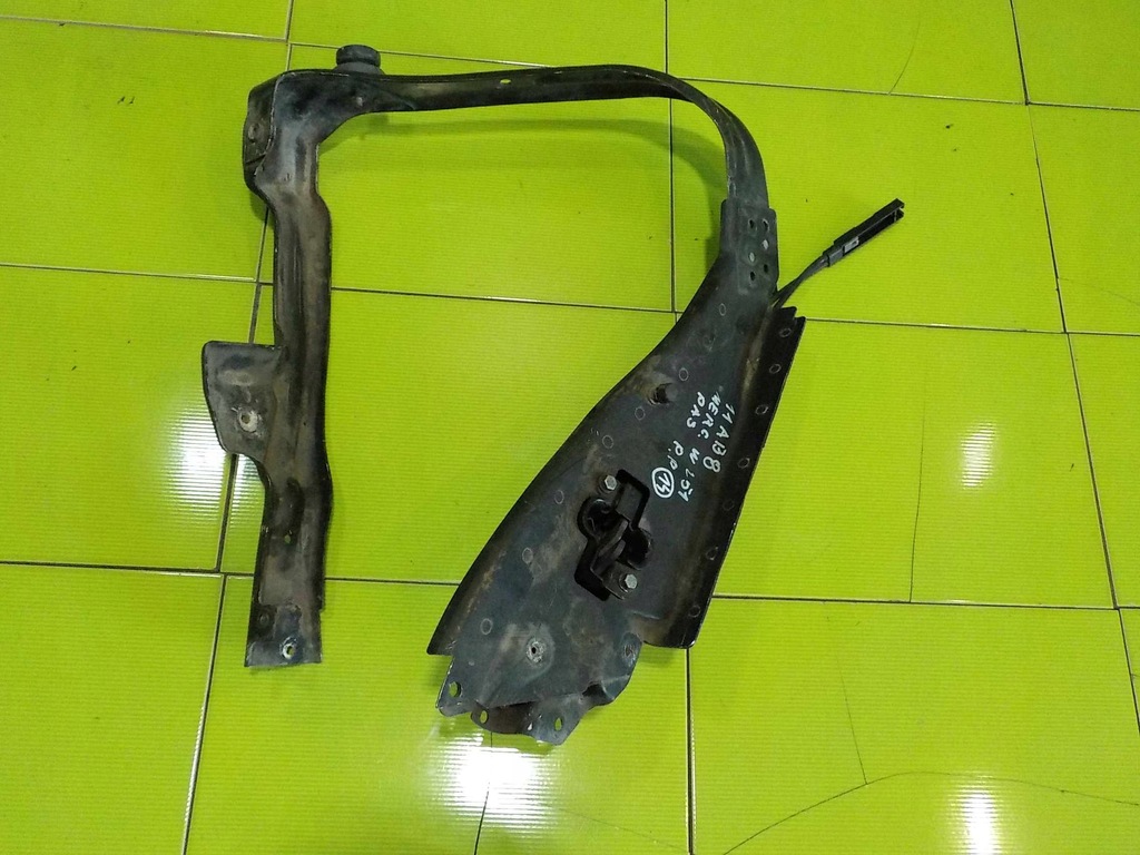 фото №1, Mercedes r w251 07r панель фары поперечина правый перед