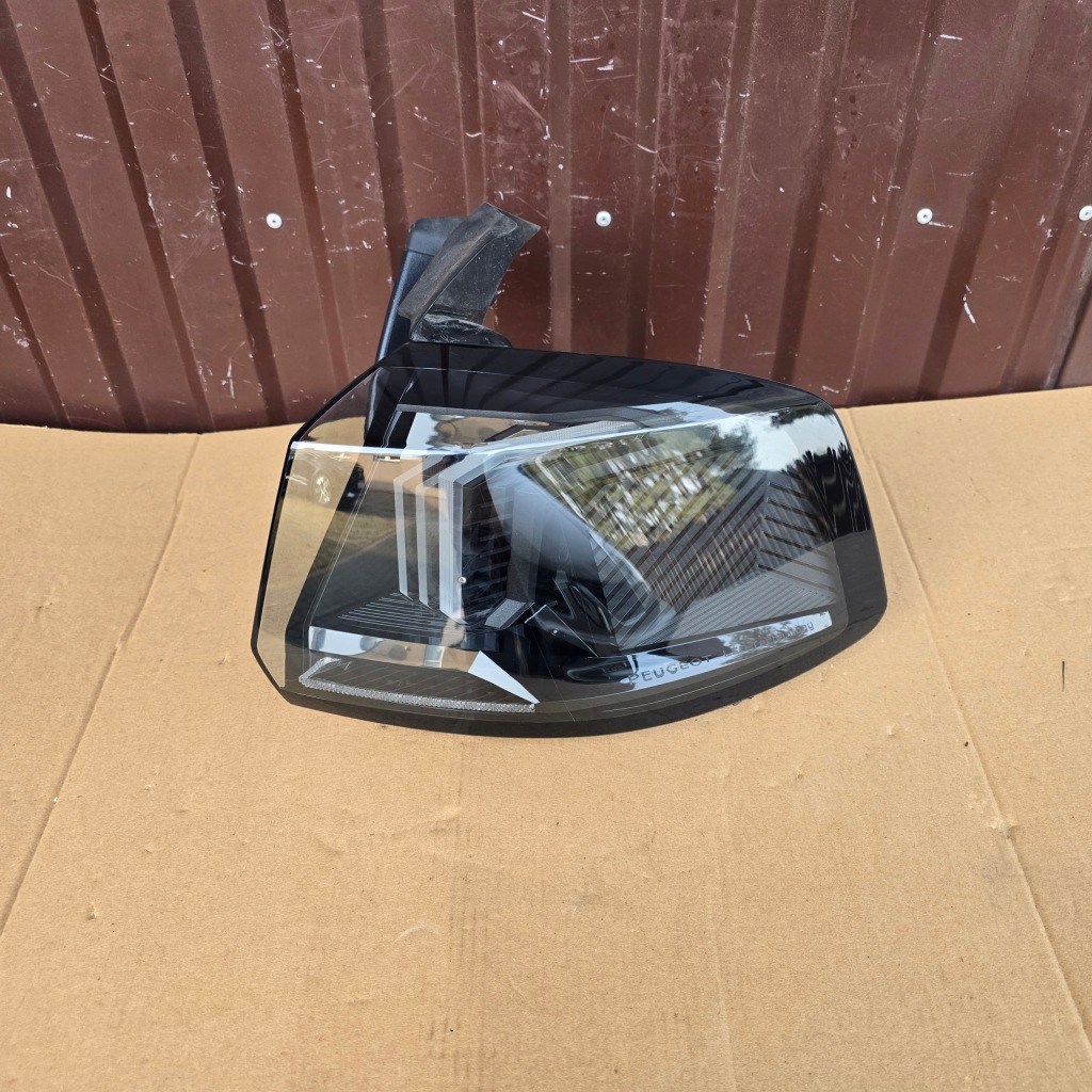 Купити Peugeot 5008 ii лампа лівий задній задня рестайлінг  20r-