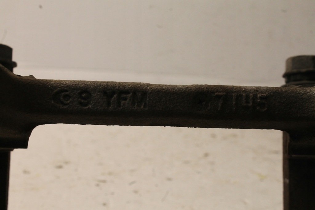 фото №5, Audi q5 80a 2.0 tfsi 16r- скоба суппорт тормозной задние задняя