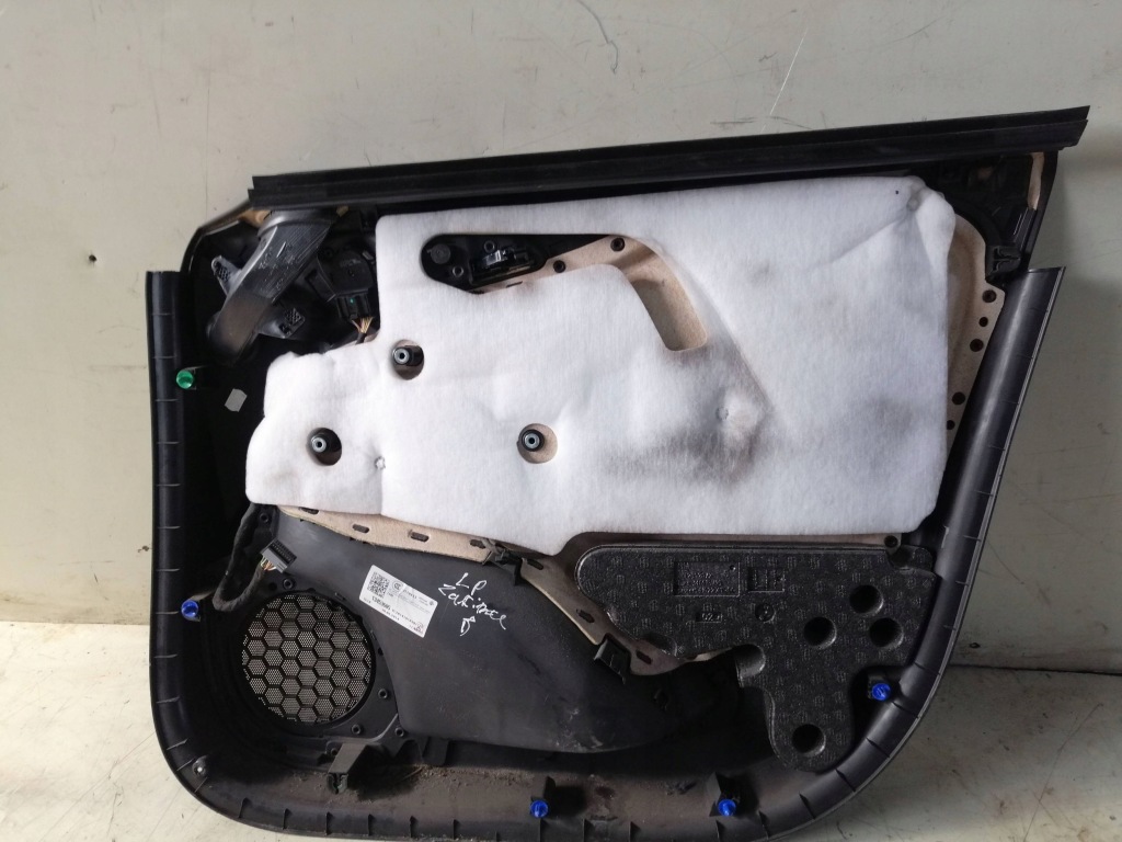 Обшивка оббивка перед ліва сторона opel zafira c 2014r led ambilight Зі Шроту