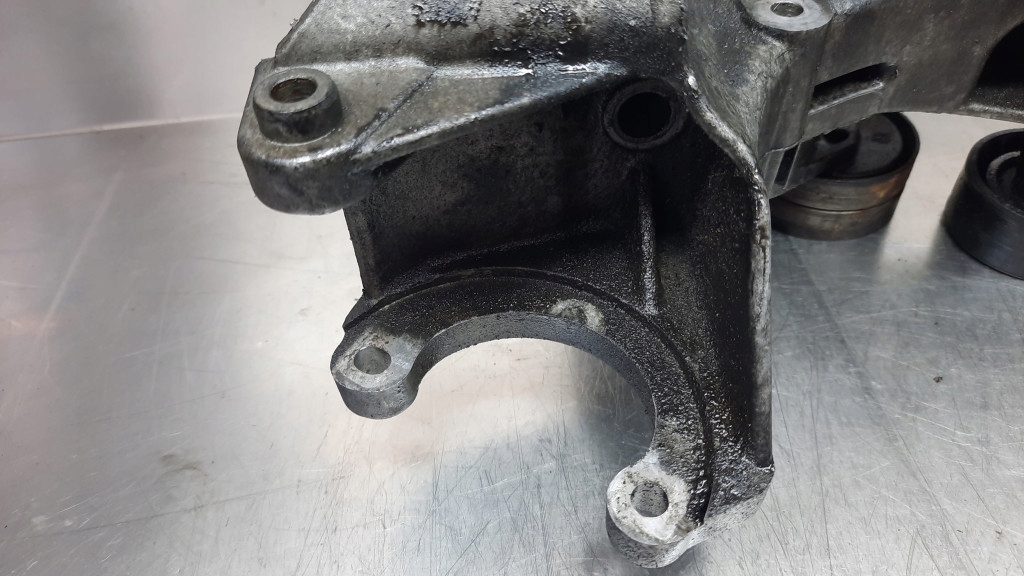 фото №5, Кронштейн генератора 7700115750 volvo v40 s40 1.9 dci