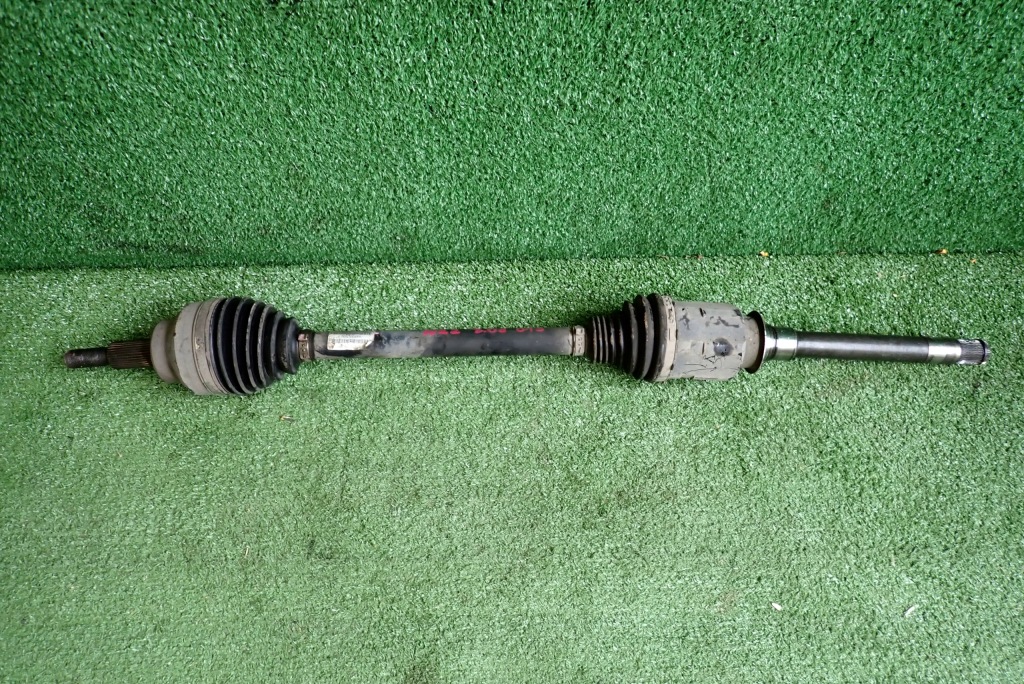 Купити Привідний вал права jeep grand cherokee wk2 3.0 crd p68193660aa