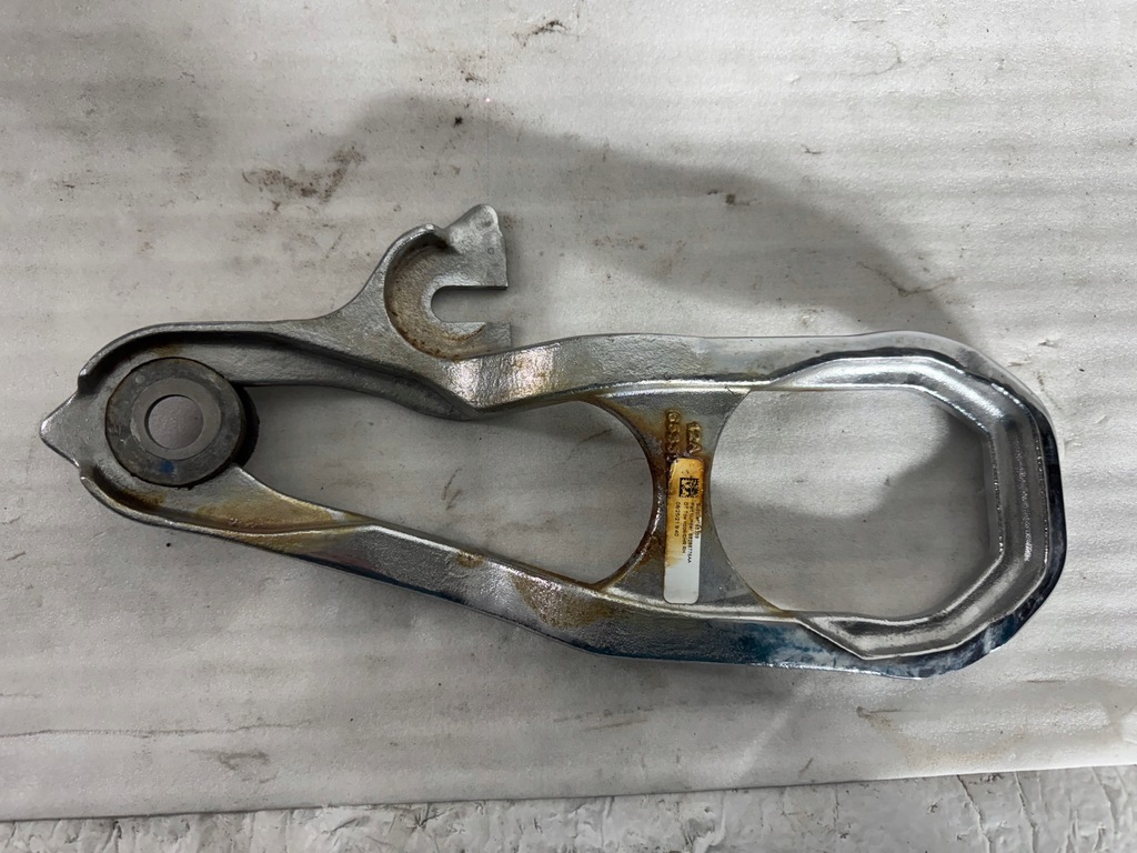 фото №1, Dodge ram 19- правый крепление кронштейн