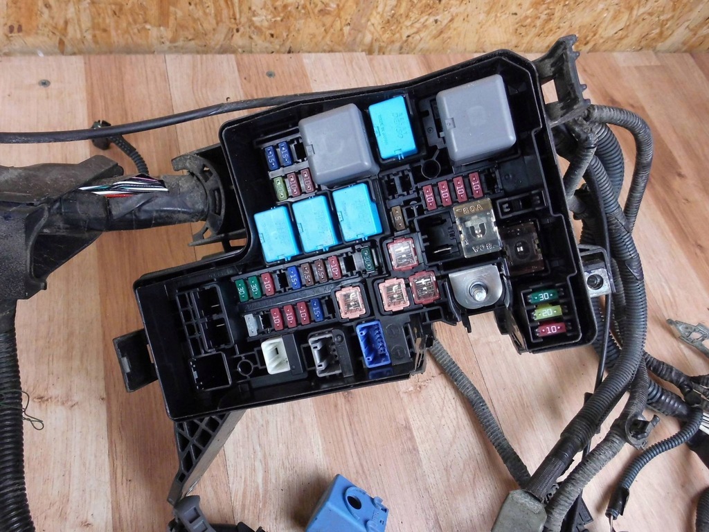 фото №7, Toyota rav4 iv 2.2 d-cat жгут электропроводка кабели коробка предохранителей