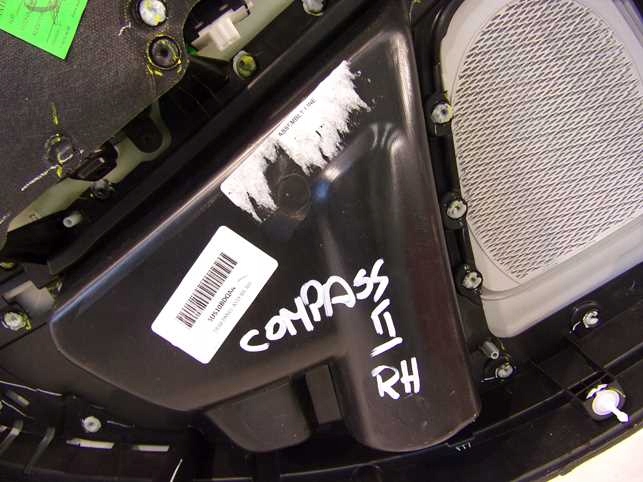 фото №9, Jeep compass ii 17- обшивка двері правий задня