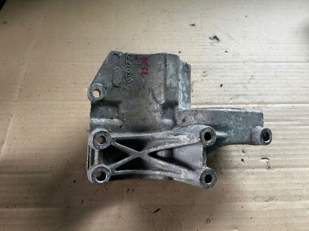 фото №1, Кронштейн кронштейн генератора kia sorento i 2.5 crdi