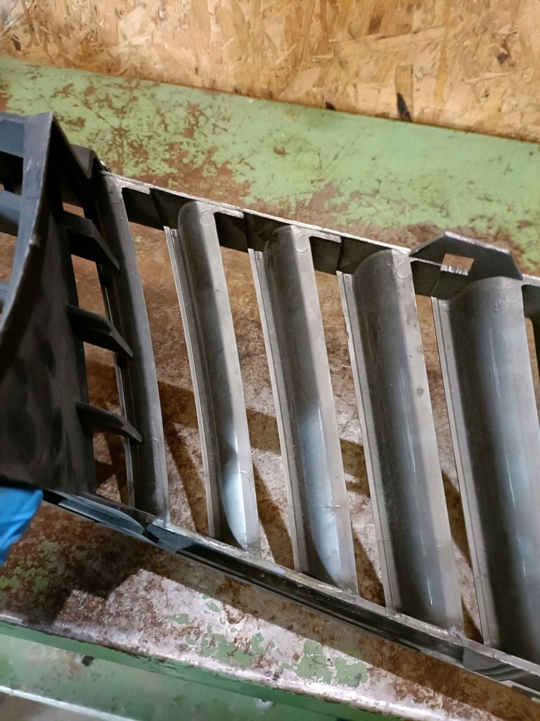 фото №9, Левая решётка решётка радиатора renault 8200096824