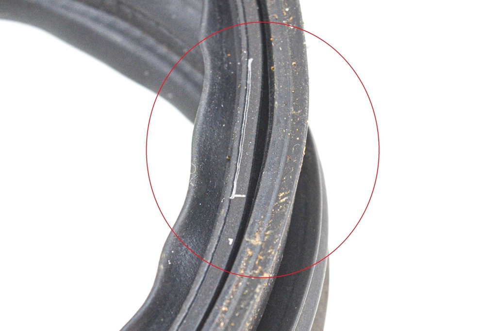 фото №5, Mazda cx-3 dk прокладка кришки багажника гумовий елемент 1.5 дизель 77kw 2018 1398316