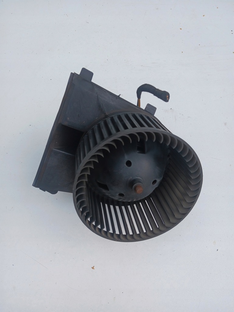 фото №1, Audi a4 b5 повітродувка обдув вентилятор 8d1819021b