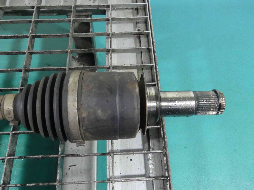 фото №3, Приводной вал задняя левая mercedes r w251 3.0 cdi 224km