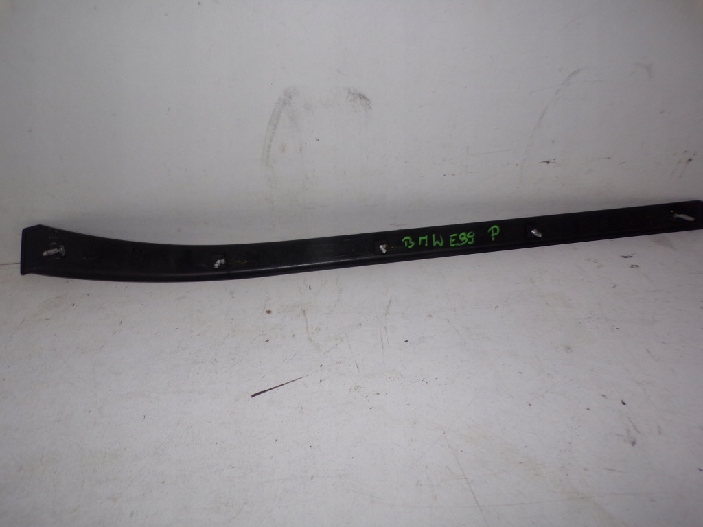 Молдинг декоративная  дверь правый перед bmw e39 Оригинал