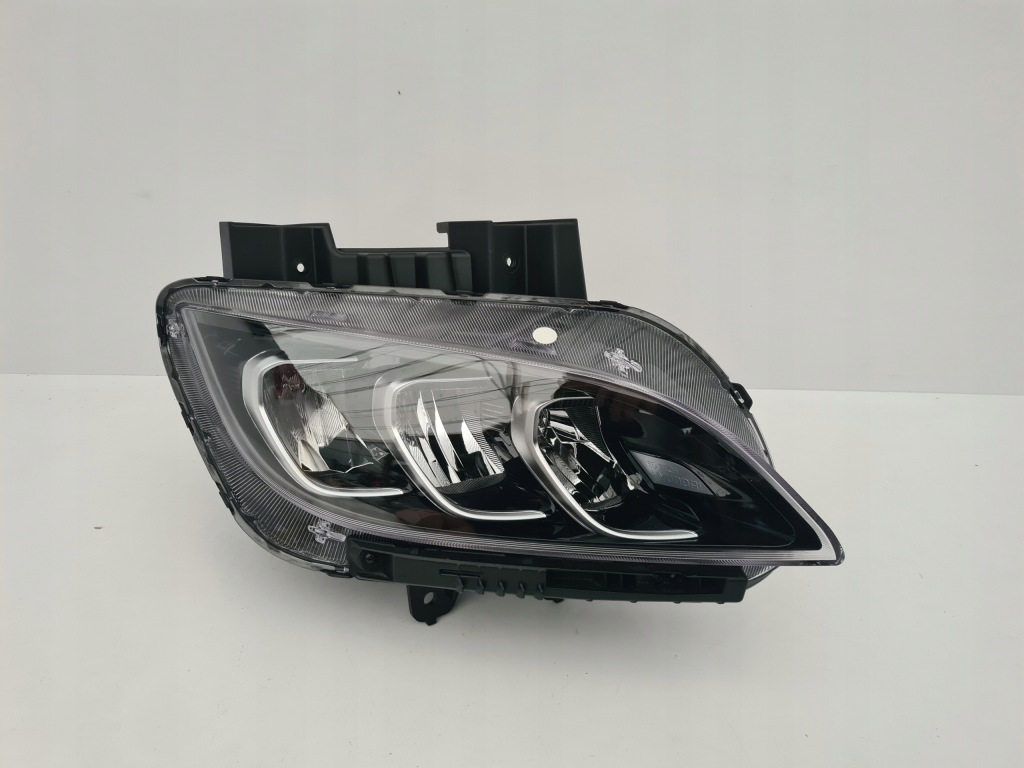 фото №1, Лампа права перед hyundai kona lift full led 92102 j9600
