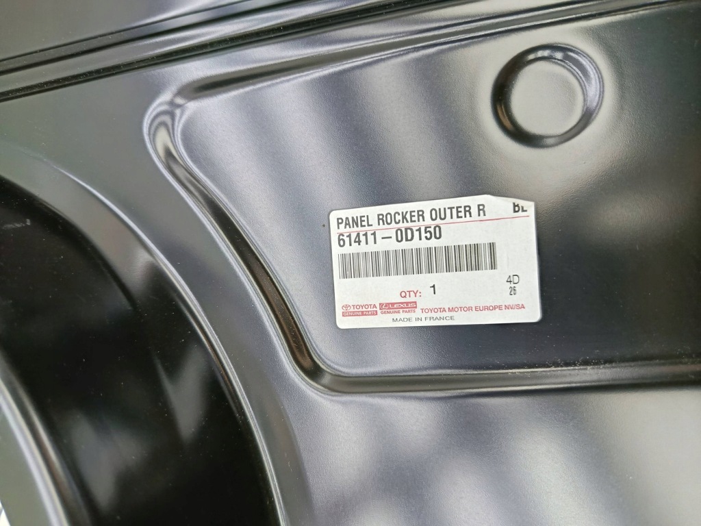 Toyota yaris 3 порог обшивка стойка порога  правый  61411-0d150 с Разборки