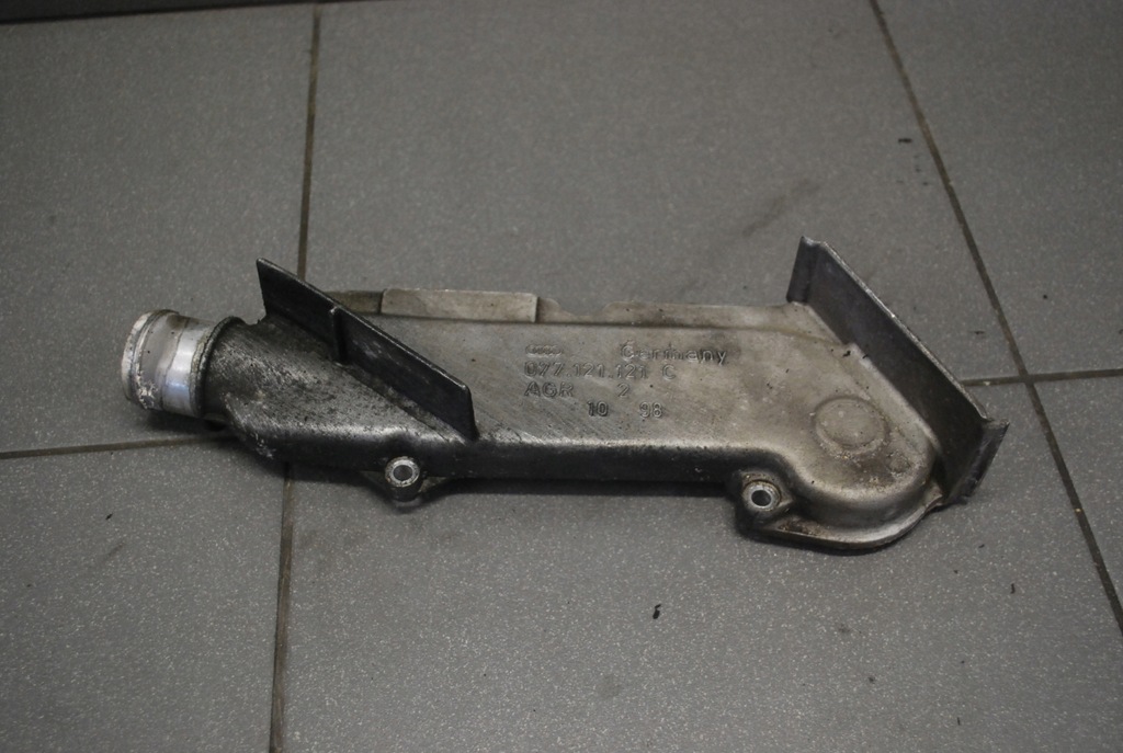 фото №1, Корпус термостата audi a8 d2 4.2 aqf 077121121c