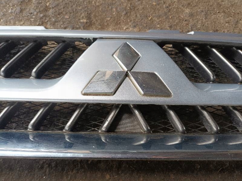фото №5, Решётка радиатора решётка радиатора бампера перед mitsubishi pajero iii