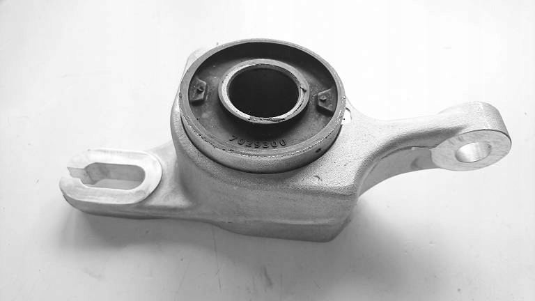 фото №1, Втулка левая задняя jeep grand cherokee 11-15 wk2 wl