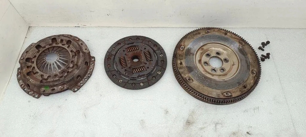 Купити Колесо маховик vw + корзина зчеплення r030105271d