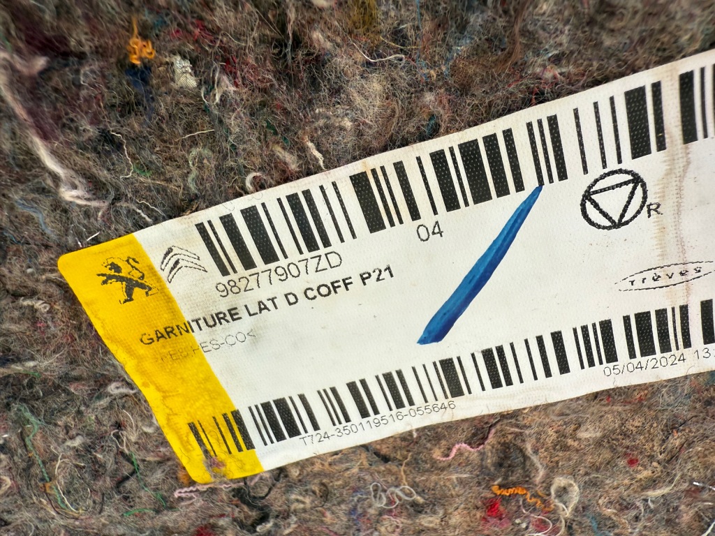 Купити Peugeot 208 ii рестайлінг  24r. обшивка оббивка багажника ліва захист