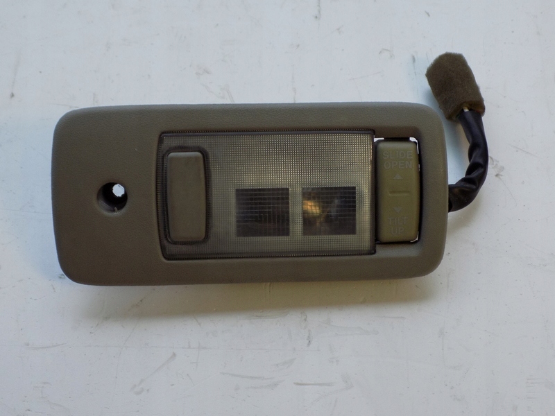 фото №1, Toyota corolla e12 avensis t22 лампа освітлення кабіни салону стельовий