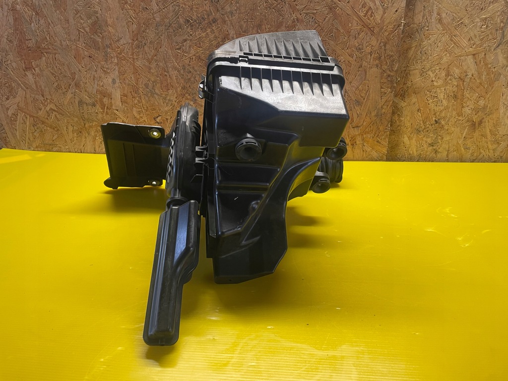 фото №5, Mazda оригінальний номер k3006 корпус фільтра повітря