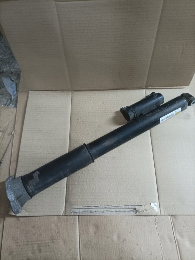 фото №1, Mercedes w205 c-klasa амортизатор правий задній задня airmatic