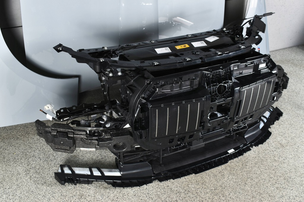 фото №10, Bmw i7 7 g70 капот бампер крыло pas радиатор лампы led m-pakiet c4p