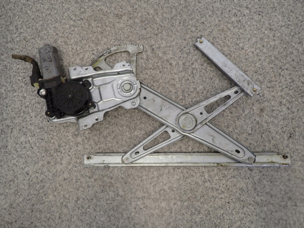 фото №1, Toyota yaris 3d fr 99- подъемник стекло правый