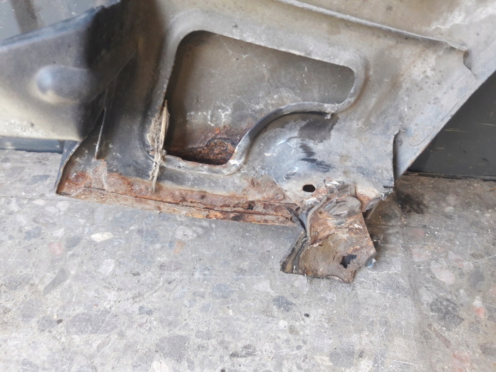 Крыло  левое  перед alfa romeo 159 c403 Доставка