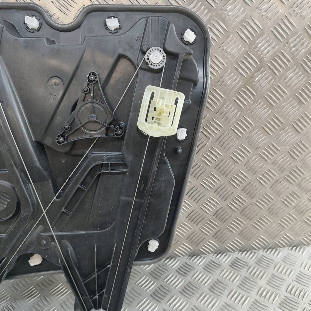 фото №6, Skoda enyaq iv 2024 перед сторона ліва підйомник скло двері з двигун