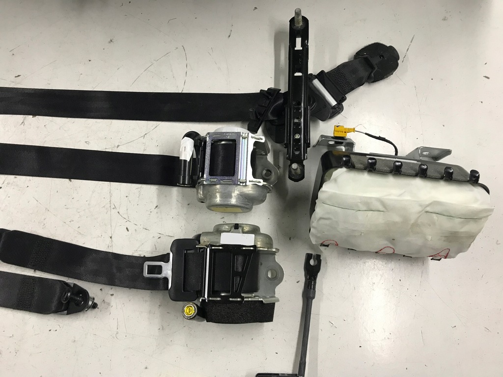 фото №8, Alfa romeo stelvio veloce консоль ремни подушки безопасности приборная панель подушка безопасности