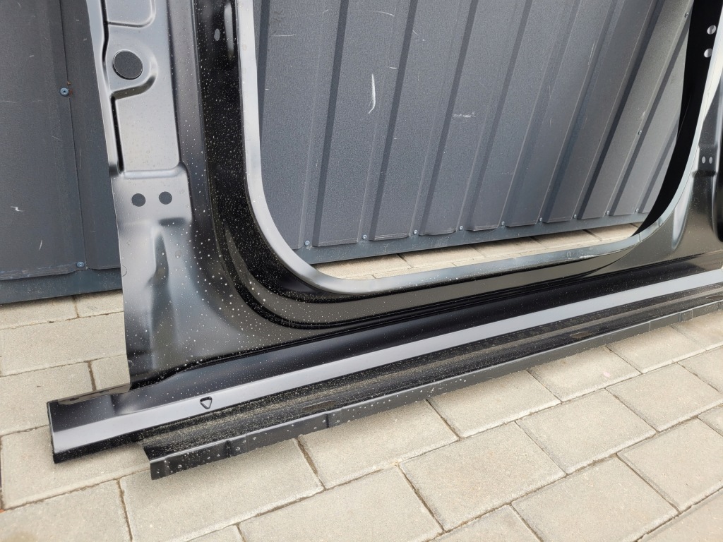 Рама правая стойка  порог skoda octavia iv 4 5e7 5e77809606 новый Цена