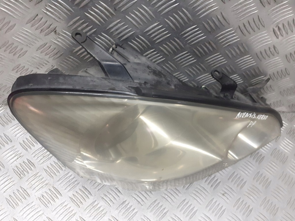 фото №6, Лампа правая передняя toyota avensis verso 2.0 d4d