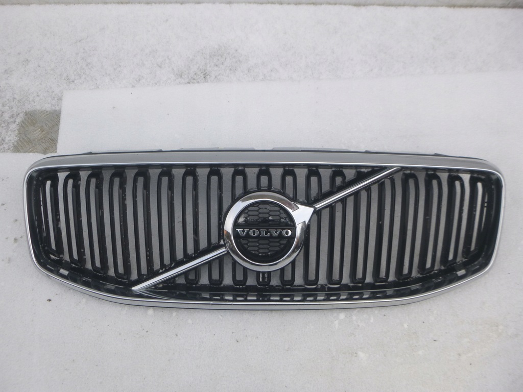 фото №1, Решётка радиатора решётка радиатора бампера volvo xc60 ii 2017-2021