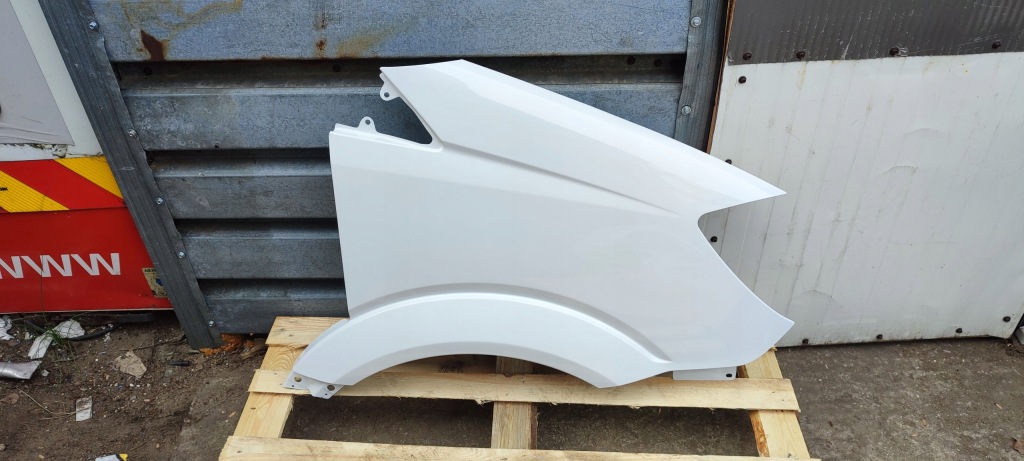 Крило правий перед dodge sprinter 906 od 01.2007r лак p01 arctic white Недорого