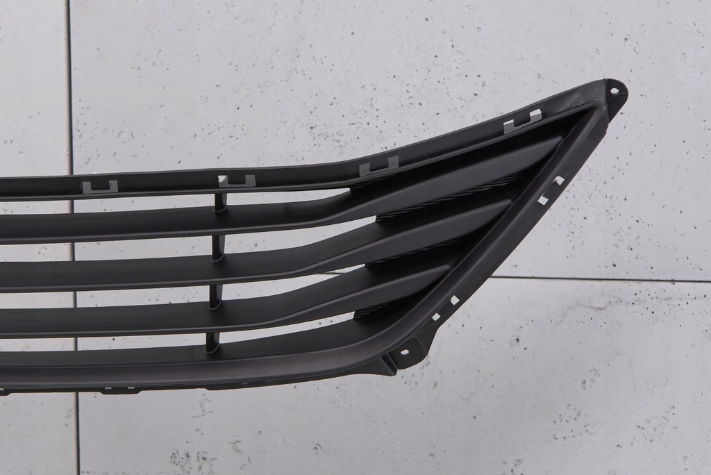 фото №12, Hyundai elantra v md 2010-2013 решётка бампера средняя 865603x700