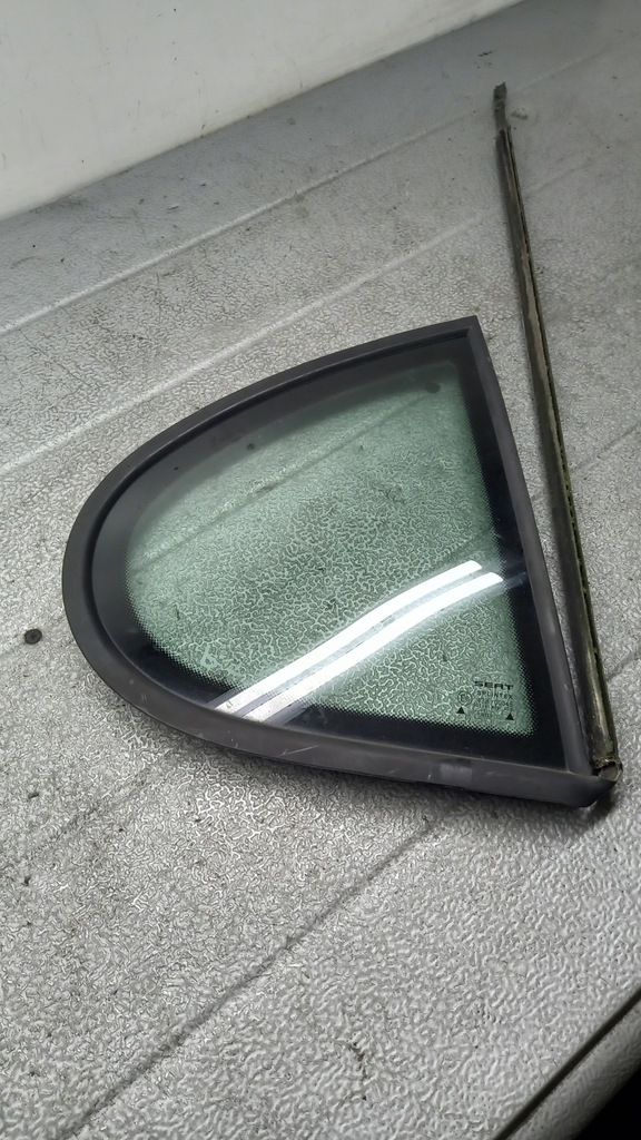 фото №1, Стекло правая задняя треугольник seat leon 01r