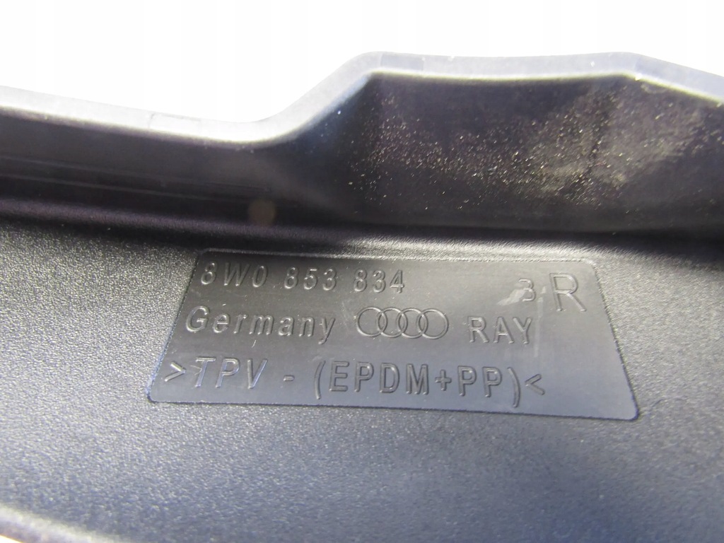 фото №8, Audi a4 b9 спойлер подкрылок правого перед 8w0853834