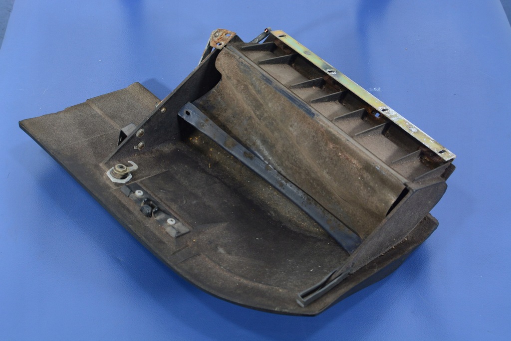 фото №4, Bmw 5 e12 бардачок пассажира europa