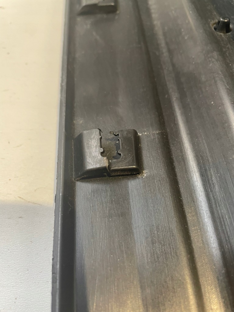 Молдинг поріг права alfa romeo tonale Доставка